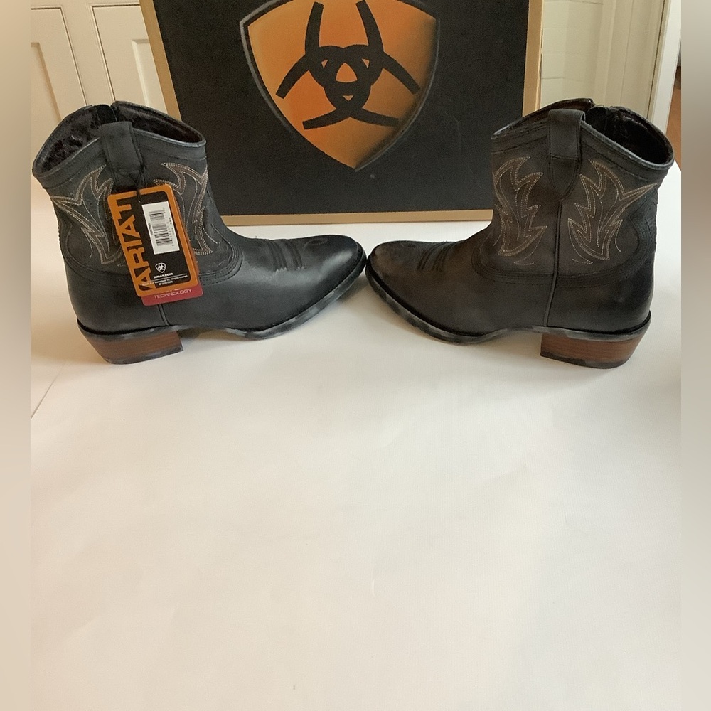 NIB Ariat Billie Side Zip 7” Distressed Pebbled Black Leather Cowboy Boots Sz 6 - Picture 3 of 11